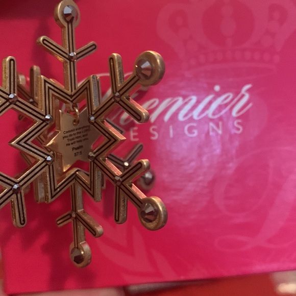 Premier Designs Snowflake Christmas ornament 2019 new - Picture 3 of 3